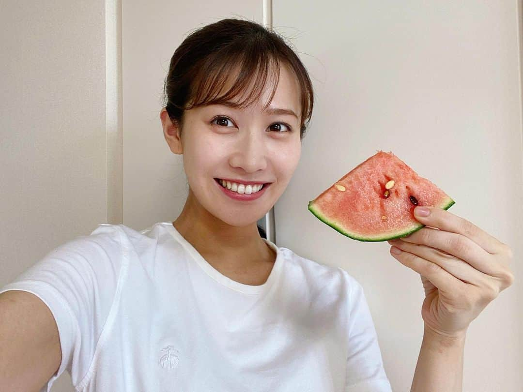 島津咲苗さんのインスタグラム写真 - (島津咲苗Instagram)「ご報告。早くもスイカ🍉始めました。 . . . #メーテレ #ドデスカ #アナウンサー #島津咲苗 #スイカ #梅雨入り #よりも前 #スイカ好き #スイカ好きな人と繋がりたい #🍉 #フルーツ #大好物 #白シャツ #tシャツ #シャツコーデ #シンプルコーデ #ポニーテール」5月12日 17時47分 - sanae_shimazu