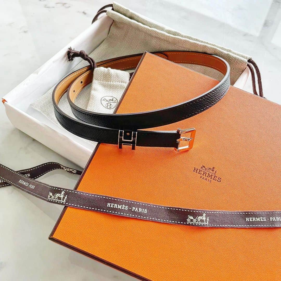 のインスタグラム：「HERMES...🧡  #みまる #mimaru #🇹🇭 #海外移住 #タイ #バンコク #タイ移住 #バンコク生活 #bangkok #thailand #海外生活  #海外旅行  #ナチュラルライフ #干物女 #自由人 #youtuber #バンコク情報  #みまるチャンネル #在タイ日本人 #在タイ #バンコク駐妻 #バンコク観光 #バンコク旅行 #hermes #エルメス #エルパト #siamparagon」