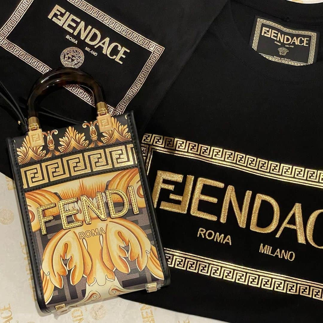 サキ吉さんのインスタグラム写真 - (サキ吉Instagram)「待ちに待ったフェンダーチェ😏❤️ FENDI×VERSACE✨✨✨ ． このpicの他にも旦那と可愛いお洋服たくさんGETしてきた🛍💕 お気に入りは柄物のシルクシャツとシルクスカート👗✨ 着たらコーデ投稿するね🤭❤️ ． ． ． #fendace  #フェンダーチェ #fendi #versace」5月12日 12時42分 - sakikichi1201