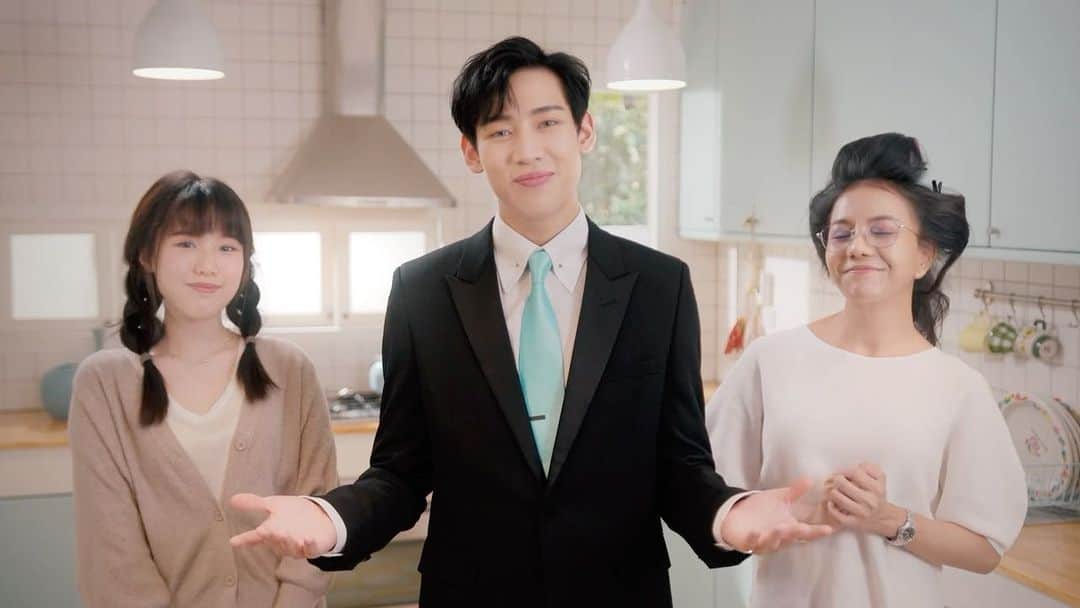 BamBam のインスタグラム：「ทุกคนได้ดู Short Film ของผมกับ POPCOIN กันรึยังครับ?  ชอบกันไหม? ถ้าดูจบแล้วรีบมาเป็น POPSTER เพื่อพบประสบการณ์พิเศษด้วยกันกับผมได้ที่ www.popcoin.co นะครับ!  #POPCOINShortFilmxBamBam #LetsBePopster #POPCOIN #JOINTOEARN」