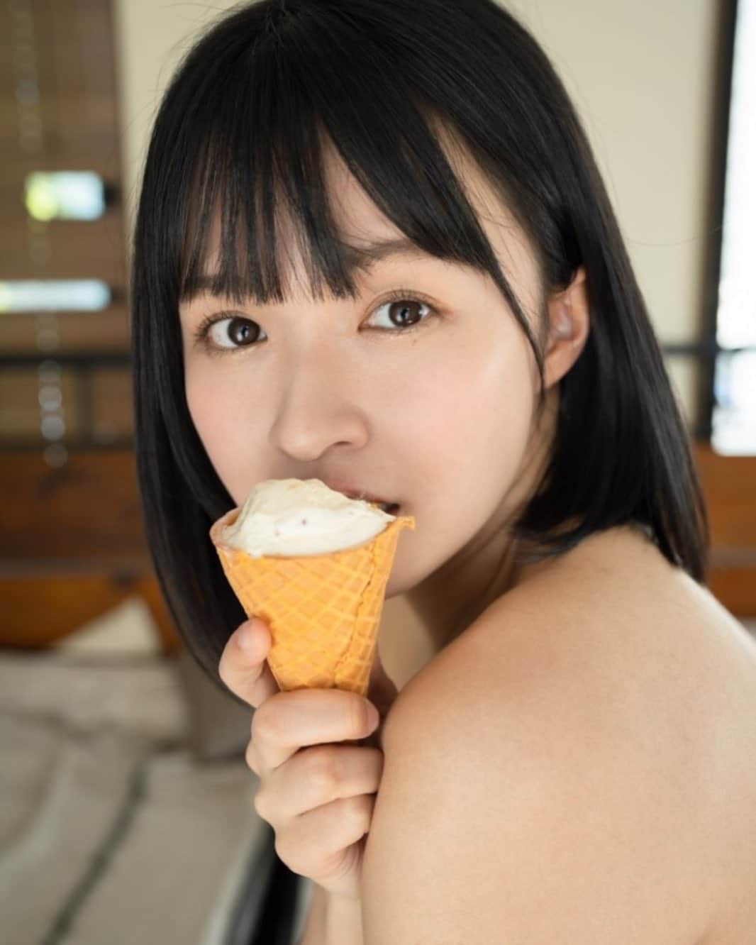 百川晴香さんのインスタグラム写真 - (百川晴香Instagram)「インスタグラビアvol.469👙実はあんまりアイスは食べないの😂 #japanesegirl #followme」5月12日 18時33分 - momokawaharuka