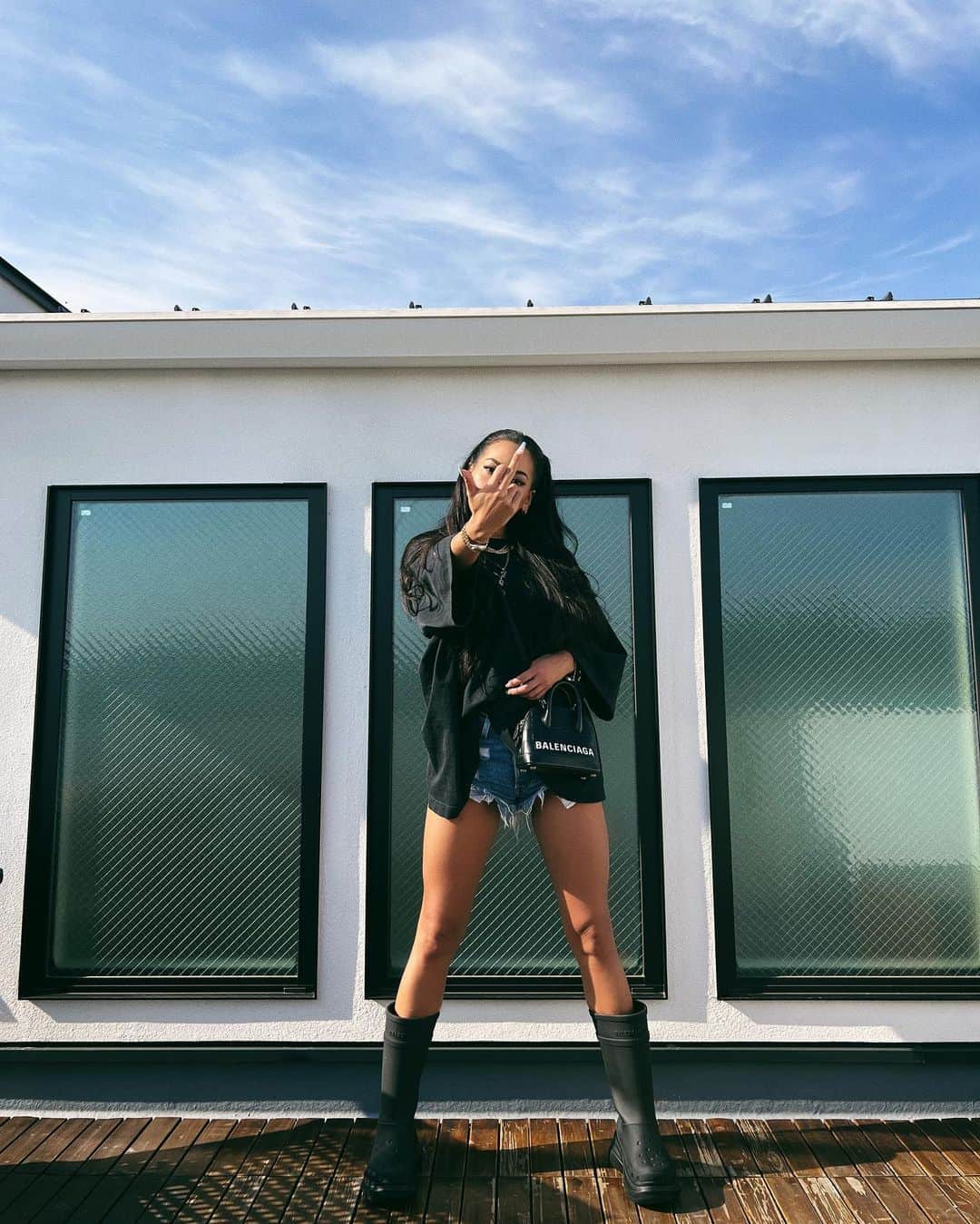 Minamiのインスタグラム：「Rain Boots on a sunny day/ 晴れてる日に長靴をはく🤭」