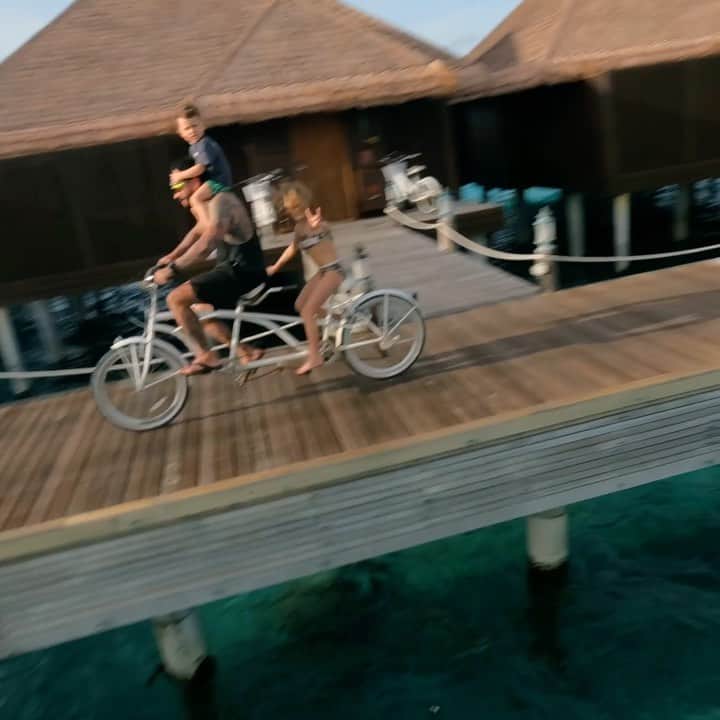 のインスタグラム：「Добавлю переднюю корзину и поместится третий ))  @13_surfing 🌴」