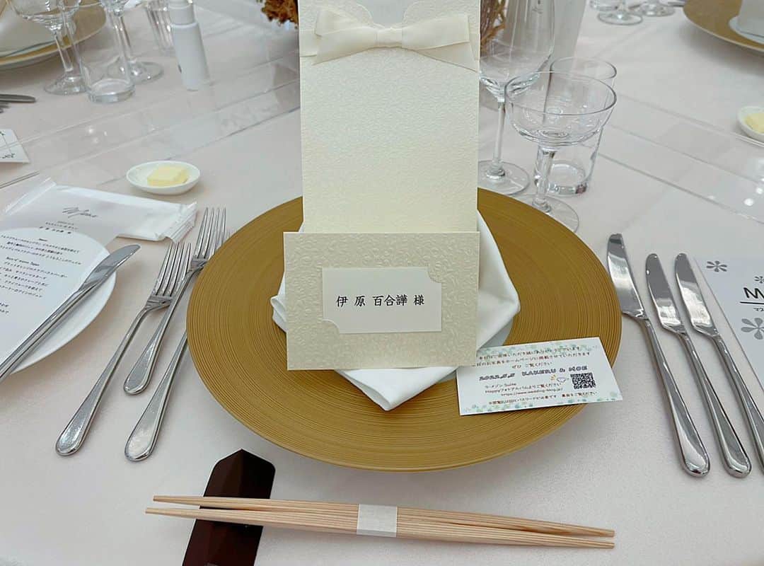 百合華さんのインスタグラム写真 - (百合華Instagram)「大阪泉佐野市にある結婚式場『ラ・メゾン Suite りんくう』にてウエディングパーティータイム🎉🥂💕  新郎新婦の御２人を祝福する素敵なおもてなしコース料理を頂きました🍽  #お祝い料理はリクエスト式   華やかで美味しいお料理に感動して御友人方の祝辞やメッセージに感動して新郎新婦御二人の愛に感動して😭  #感動して涙が溢れました   愛と笑顔と涙が溢れるこの上なく幸せなひとときで御座いました💝  #御結婚おめでとうございます   #japan #日本 #osaka  #大阪 #泉佐野 #結婚式場 #結婚式料理  #結婚式の料理  #結婚式お呼ばれ  #結婚式にお呼ばれ  #ラメゾンsuiteりんくう  #ラメゾンスイートりんくう  #愛を知らずに魔法は使えない  #愛と笑顔で溢れる毎日を  #愛を感じるおもてなし  #愛と感動がいっぱい  #愛が溢れる結婚式 #幸せのお裾分け #幸せな時間  #幸せ料理 #美食 #美食家」5月12日 15時25分 - yurika.lovelily