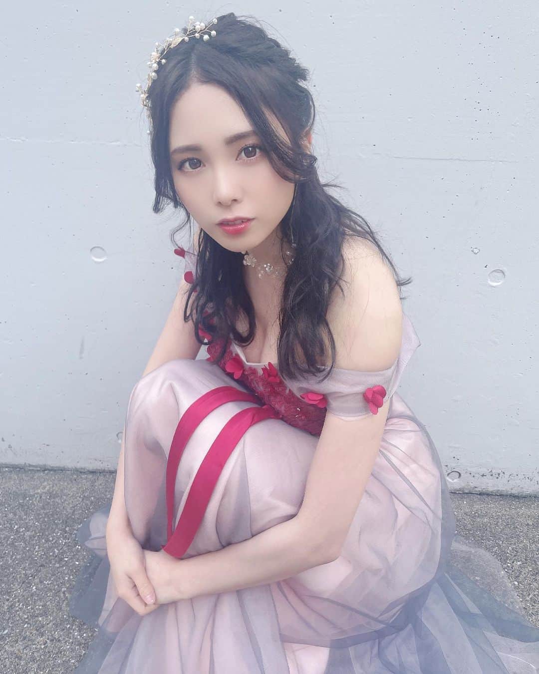 西村歩乃果のインスタグラム：「ラストアイドル　 カラードレスversionの生写真が 明日　5/13 12:00〜 公式ショップにて発売👗  オフショット  ちょっと太りました。笑  #ドレス　#カラードレス」