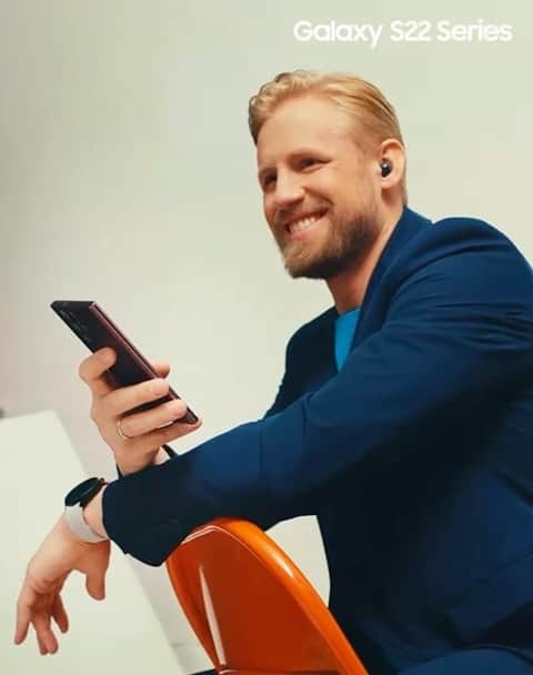 のインスタグラム：「Endless opportunities.   #GalaxyS22 #GalaxyWatch4 #TeamGalaxy  In paid collaboration with @samsungdanmark」