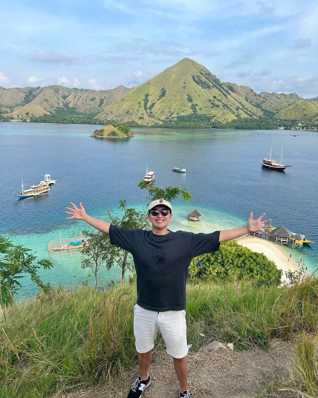 坂崎裕介さんのインスタグラム写真 - (坂崎裕介Instagram)「KELOR ISLAND 🏝 Pulau kecil tapi indah banget🫢 airnya lebih Bersih daripada pulau lain di jepang👏mungkin paling bersih di dunia ya😂🤣 LABUAN BAJO MANTAP🔥🔥  #labuanbajo #wasedaboys」5月12日 20時20分 - skzk_yusuke