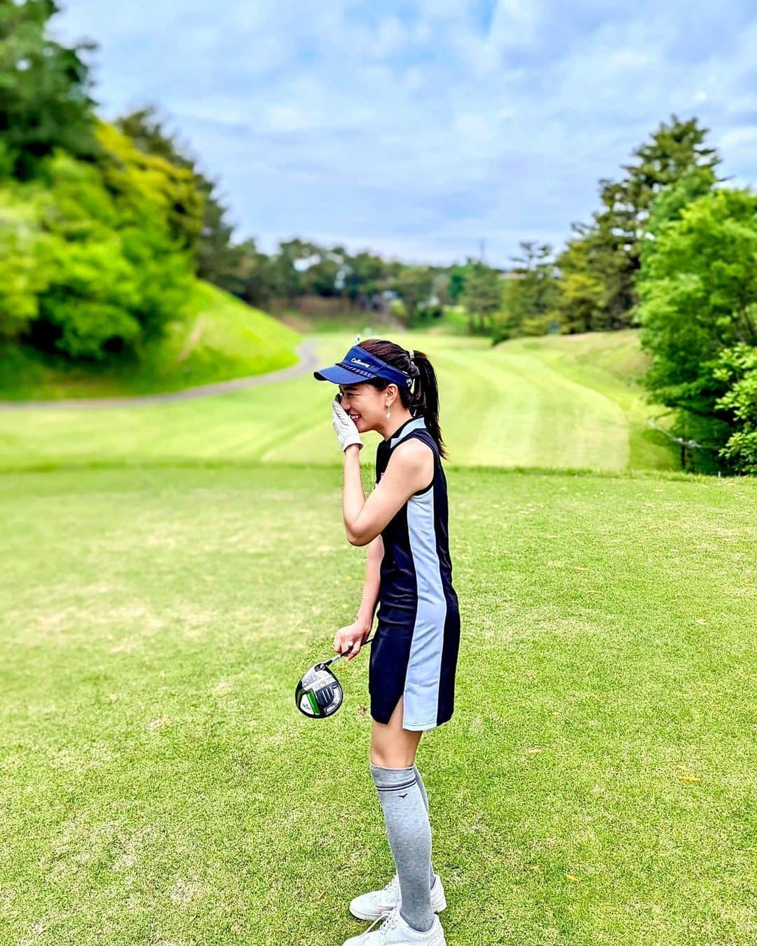 石井里奈さんのインスタグラム写真 - (石井里奈Instagram)「こんばんは💕 先日のゴルフ🏌️‍♀️⛳️ すっきりゴルフウェアも夏っぽくなって露出も増えてきました🥹 ノースリーブ着る機会も増えたのですが、毎月通ってる @aolall_beauty のおかげでウエストマイナス2.2センチ！！本当に毎回魔法のように身体を変身させてくれて、 @chihiro_aolall には感謝です🥺🌸 . デニムを着ても気になってたヒップアップもできて嬉しい💕本当にいつもありがとうございます！！ こういう体のシルエットがわかる服はアオラルに行ってるから着られると思う🥹🔥 . ゴルフウェアは @cpggolf_official でそのほか全て @callawayapparel_japan です💜 明日はキャロウェイの新しいクラブを試打しに行くのが楽しみ😆❤️飛距離変わってるかなー！笑 今日もお疲れ様でした🧡 . #りなまるゴルフ #ゴルフウェア #ゴルフコーデ #ゴルフ女子 #ゴルフ好きな人と繋がりたい #cpggolf #callaway #キャロウェイ #美容整体 #二の腕痩せ #ダイエット #プレ花嫁 #プレ花嫁準備 #痩身 #痩身エステ #痩身サロン #六本木エステ #美容矯正 #姿勢改善 #ハイパーナイフ #脂肪溶解 #脂肪燃焼 #diet #二の腕 #背中 #背中痩せ #ゴルフスイング #ゴルフ好き #ノースリーブ #ノースリーブワンピース」5月12日 20時37分 - ri7tin1025