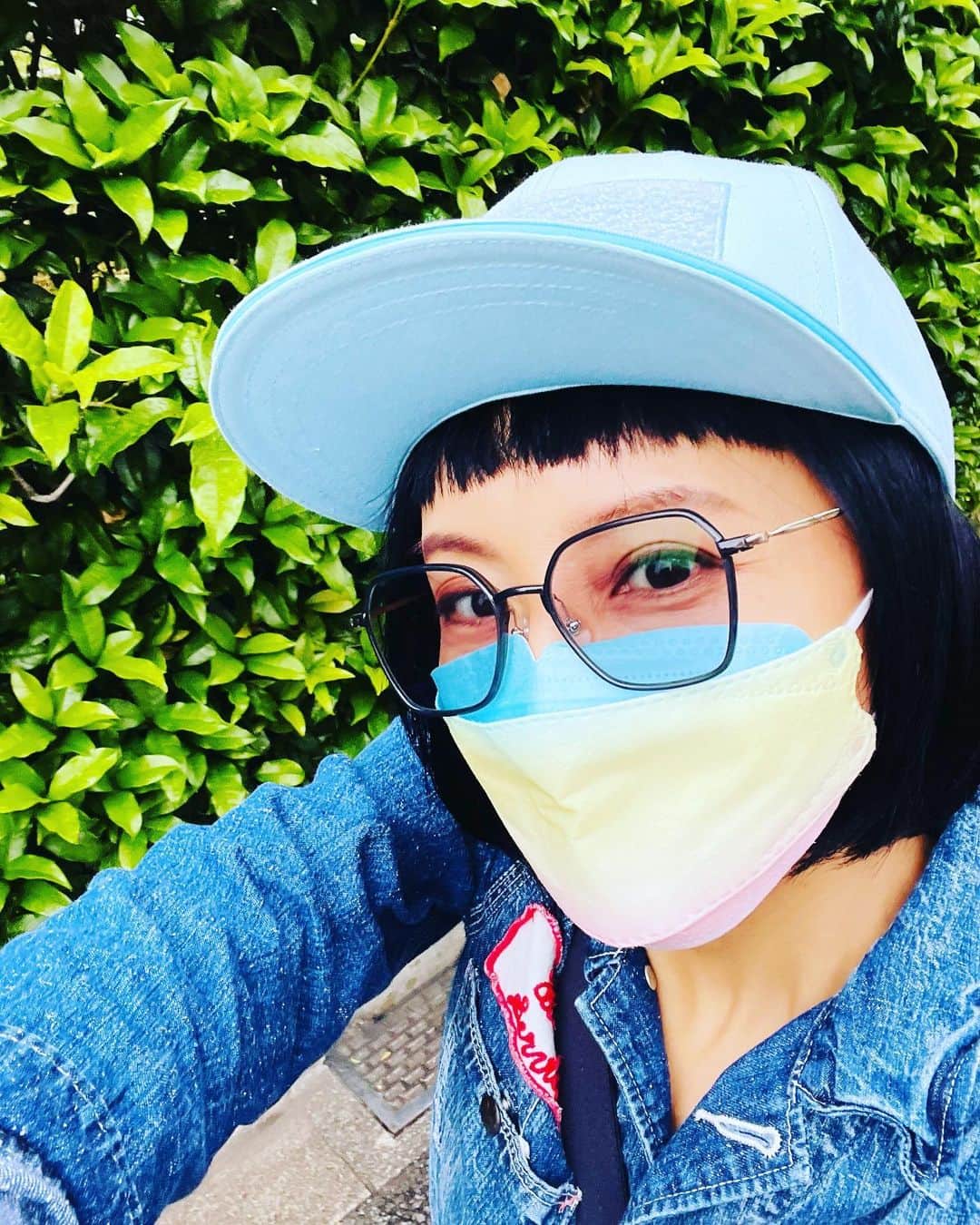 奥井亜紀さんのインスタグラム写真 奥井亜紀instagram ちびっこには喜ばれる色合わせと眼鏡 赤ちゃんはなぜか泣き止む 犬は固まる 曇り 調光レンズ色ついてる Jins 5月12日 時46分 Akiokui