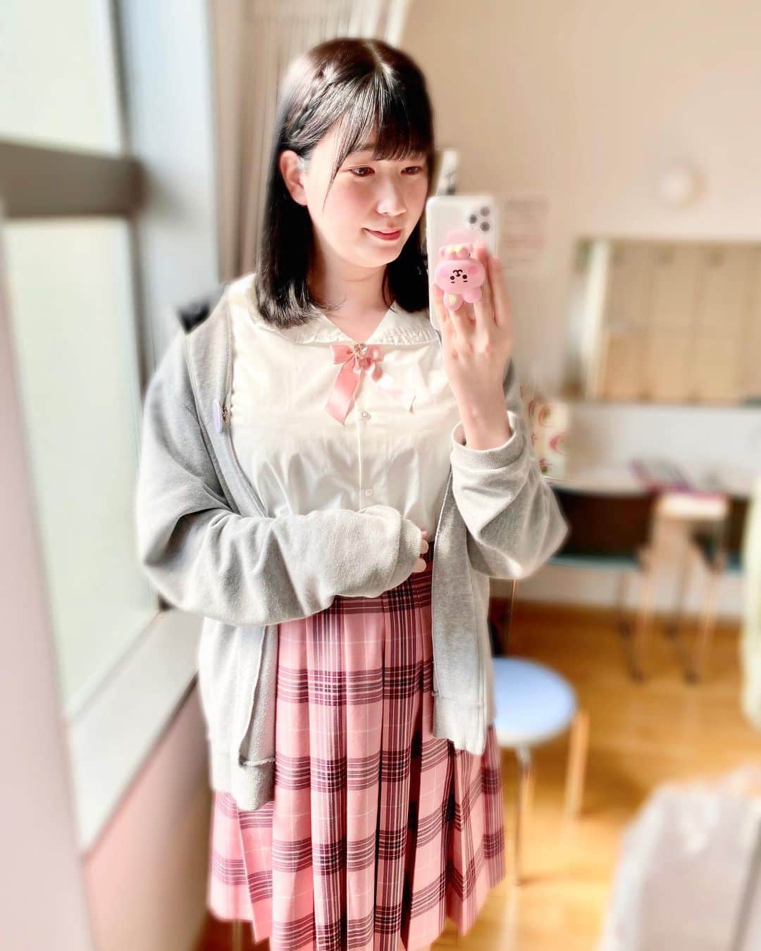 西原さつき（さつきぽん）のインスタグラム：「* ⁡ 乙女塾交流会だったので、ちょっとピンクなスタイルにしました🍑♡ ⁡ 年々、大所帯になっていく乙女塾…。。。 私は会場の案内をしたり、スタッフさん達とやりとりをしたり、たまにマイクでお話したり。 気がつくとあっという間に終わっていました😳 ⁡ 終わってからはしばらくグッタリして、数日ベットから出られない日が続いていたのですが、だんだん元気になってきました！！ やっぱり、健康って大切！！笑 ⁡ そんな交流会も次は6月です。 ひぃぃ、準備しなきゃ🥹笑」