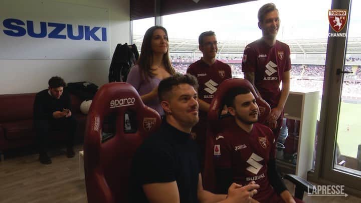 トリノFCのインスタグラム：「Il @torinofcesports allo stadio Olimpico Grande Torino 🏟🎮   Per #TorinoNapoli i vincitori della eSerie A TIM nello Skybox @suzuki_italia per sfidare alcuni ospiti speciali  #SFT」