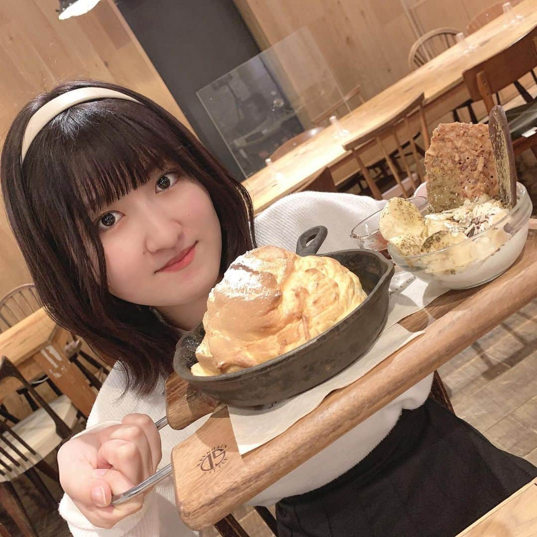 小林星蘭のインスタグラム：「. スフレパンケーキなるものを食べました🥞 甘いものだと思い込んで口に入れたらなんと 甘酸っぱくて！想定外で新鮮な味でした☺︎︎︎︎ おいしかった…🫰🏻」