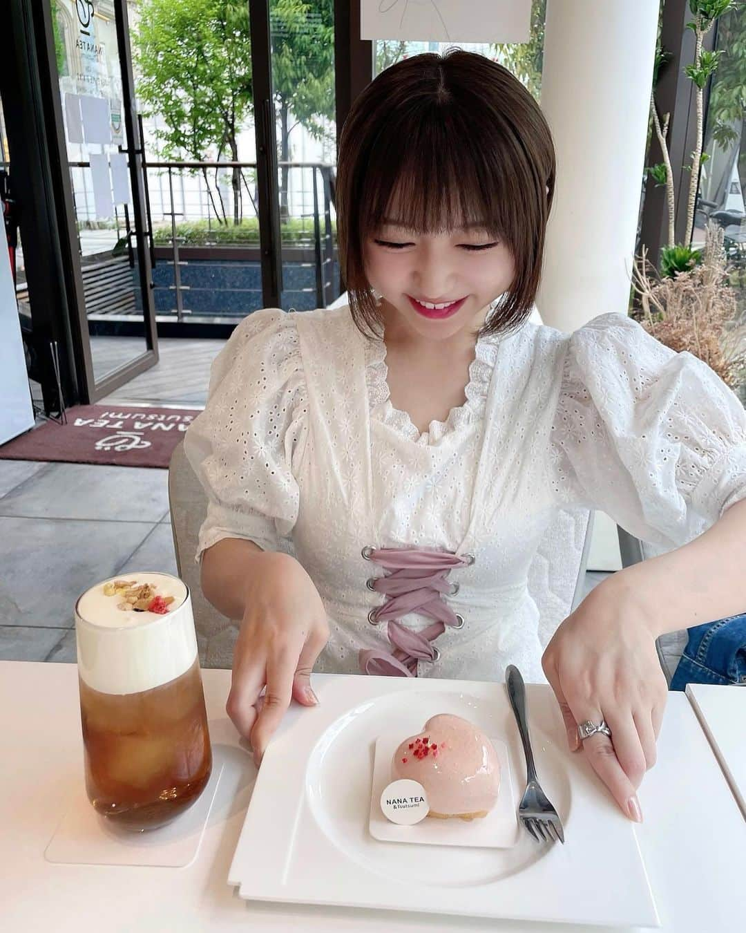 萩田ここさんのインスタグラム写真 - (萩田ここInstagram)「🍰🍽 ⠀⠀ 昨日の写真🫧 ストロベリームース美味しかったあ🍓 ⠀⠀⠀⠀⠀⠀ あやねちゃんとカフェに行って 沢山おしゃべりしてお買い物したりごはん食べたり楽しい一日だった〜♡ ⠀⠀⠀⠀⠀⠀ 今日はリハーサルしてきたよ🩰 半年ワンマンまであと2日…！！！ ⠀⠀⠀⠀⠀⠀ I went to a cafe with my friend yesterday and had a strawberry mousse! Our half year anniversary live is in 2 more days😳 ⠀⠀⠀⠀⠀⠀⠀⠀ #萩田こころ #iSPY #アイスパイ #アイドル #Japaneseidol」5月12日 22時08分 - kokoro_hagita