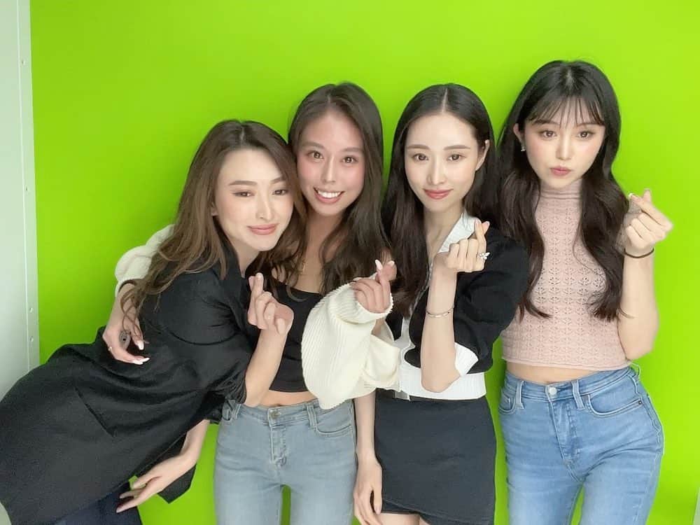 celia_azumaのインスタグラム：「🇨🇦🇯🇵🫰🏻🗼  久々に日本に帰ってきた皆んなと 日本ぽい思い出にプリクラ🤭  自由で楽し過ぎた１日でした🫶🏻🤭  #dayoff #ootd #ootdfashion #f4f  #hm #ootdshare  #ootdstyle #whatyouwearing #fff #f4follow #f4f4f4 #f4fb #fitness  #fitnessmotivation #fitfam #selfie  #hair #hairstyle #haircolor #japan  #japanese #me #tokyo #shibuya」