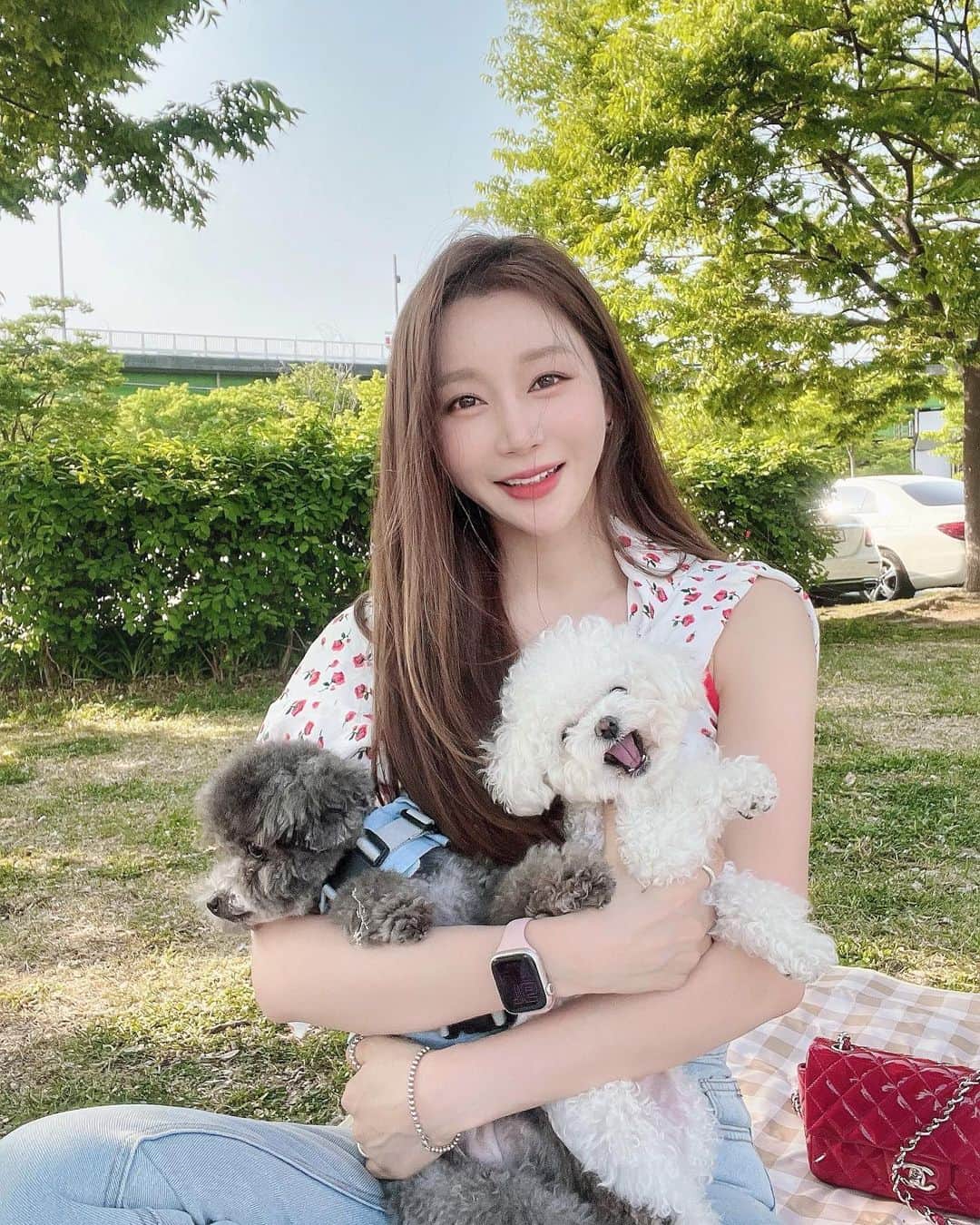 ハン・ジウンのインスタグラム：「귀요미들이랑 사랑스러운 하루😍❤️🐶」