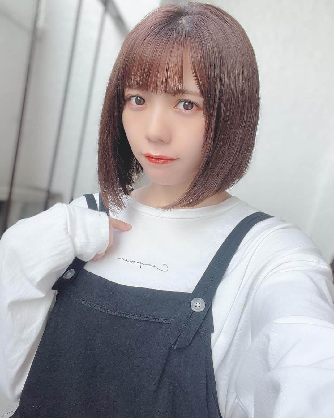日南遥さんのインスタグラム写真 - (日南遥Instagram)「📓 ⁡ ⁡ ついったーとちがって 髪を耳にかけてない写真です( ･𖥦･ ) どっちがいいですー？ ⁡ ⁡ 今週末の手羽センは東京🗼 会えたら嬉しいです✌🏻 ⁡ ⁡ 木曜日おつかれさん☁️」5月12日 23時44分 - haruka_hinami