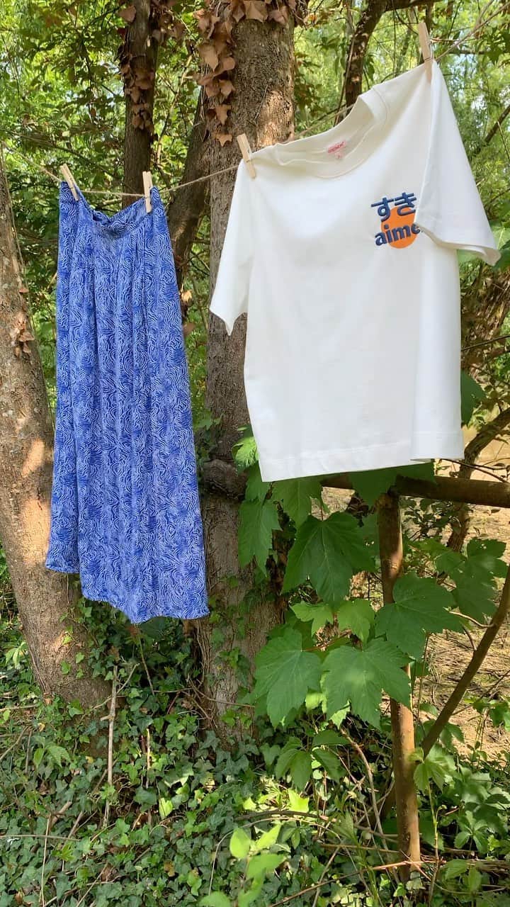 のインスタグラム：「Tadaaaa ! On vous présente les pièces favorites de l’équipe : la jupe Gangster à l’imprimé inspiré du peuple Okinawa et le t-shirt Fernand qu’on aime follement !  #piecefavorite #coupdecoeur #teamBensimon #Bensimoncollection #springoutfit  Tadaaaa! We introduce you the favorite pieces of the team: the Gangster skirt with the print inspired by the Okinawa people and the Fernand t-shirt that we love so much!」
