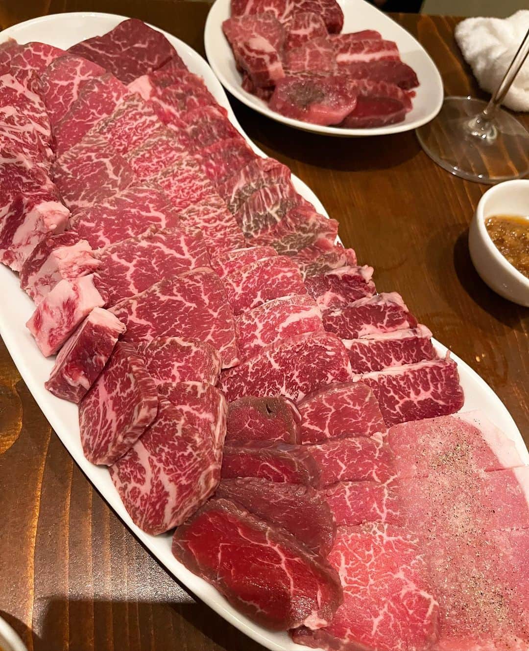千秋さんのインスタグラム写真 - (千秋Instagram)「みんなで焼肉。 ここは赤身肉が美味しいお店。 焼いてくれる順番も秀逸。 全部美味しかった🥩 with @munehirovoice   #勝又 #千秋焼肉 #恵比寿」5月13日 12時00分 - chiaki77777