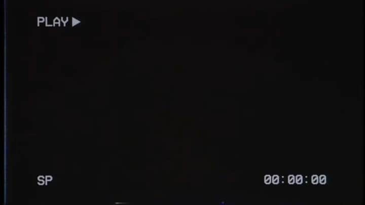 アリアナ・グランデのインスタグラム：「please enjoy this absolute shit show of a tutorial / q&a we made for you on @r.e.m.beauty  love you  🧚🏼‍♂️」
