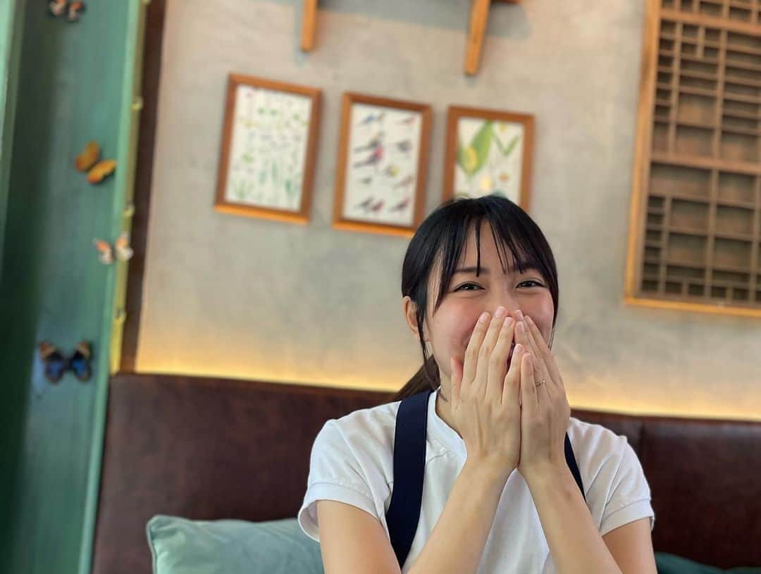 黒川芽以さんのインスタグラム写真 - (黒川芽以Instagram)「35歳になりました！  まぁまぁ大人になりましたねw 最近は今までと全然違う毎日を過ごしていますが、これはこれで楽しんでやっています。  忙しくてあっという間！ でもなるべく毎日を大切にして生きたいですね。  もう少しで、日本に戻れそうです。映画の公開も、ゆっくり近づいてきていて、ワクワクしています。  これからまた、新しい日々が、楽しい日々が待っていますように❤️  仕事も母も、なるべく楽しく頑張っていきたいな😊  これからも、ゆっくりではありますが、よろしくお願い致します。  いつも、更新少ないのに、見てくださってる方々、感謝です。ありがとうございます。  1人の写真は、ほぼ皆無でしたので、少し前の写真と、2枚目は、今日の朝、友達に撮ってもらいましたw  またお会いできる日まで🌷」5月13日 12時37分 - mei_kurokawa