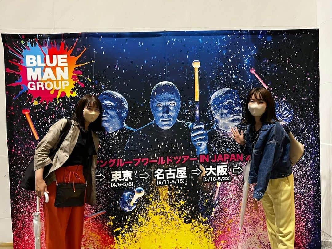 のインスタグラム：「ブルーマン名古屋公演 見てきました🎉  アート、音楽、コメディ、 テクノロジーが融合した エンターテイメント、 ブルーマン✨  ブルーマンの笑いは 世界共通🌎 老若男女、国籍問わず みんなが笑えて楽しめる👏  体感型のエンターテイメントなので、 公演中、常にワクワクドキドキが止まらない🙌✨  いじって頂いて 感謝&恥ずかしさ満点でした😂  その場の空気でいろんな 仕掛けを施して、 楽しませてくれるので、 笑いあり、ハプニングあり😜 毎回何が起こるか わからない！！！  これはもう毎公演 見に行きたくなるなあ💕  あぁ、本当に楽しかった😆👏 いつも以上に前のめりで 見てたからか、お尻が ちょっと浮いて見てたみたいで 少し筋肉痛(笑)  まだ名古屋公演続くから、 ぜひ生で体感してみてほしい🥺✨  #ブルーマン #ブルーマン名古屋公演 #エンターテイメント #音楽 #アート #テクノロジー」