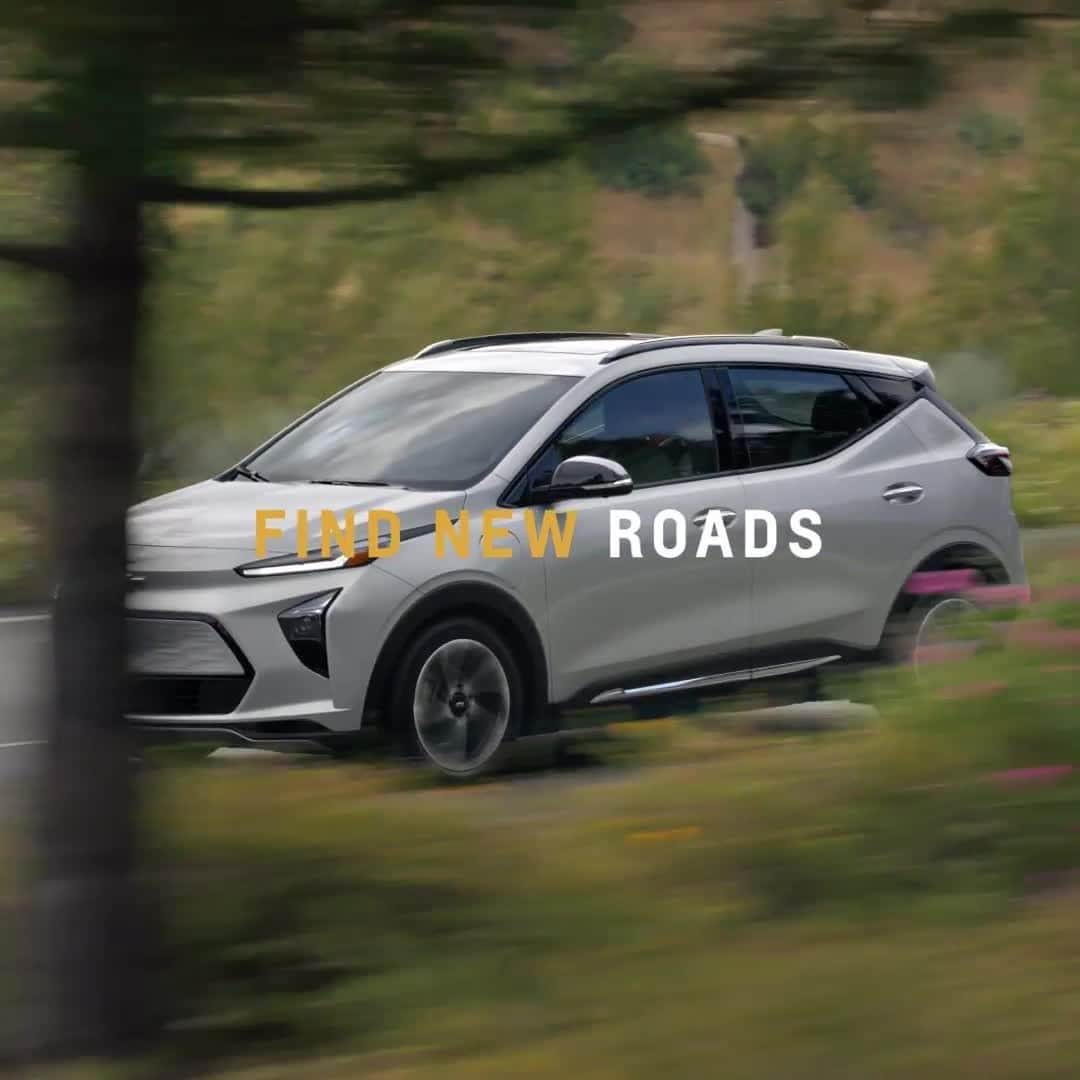 シボレーのインスタグラム：「When does the future begin? Right now. The all-electric #Chevy #BoltEUV. Find new answers. Find new roads.」