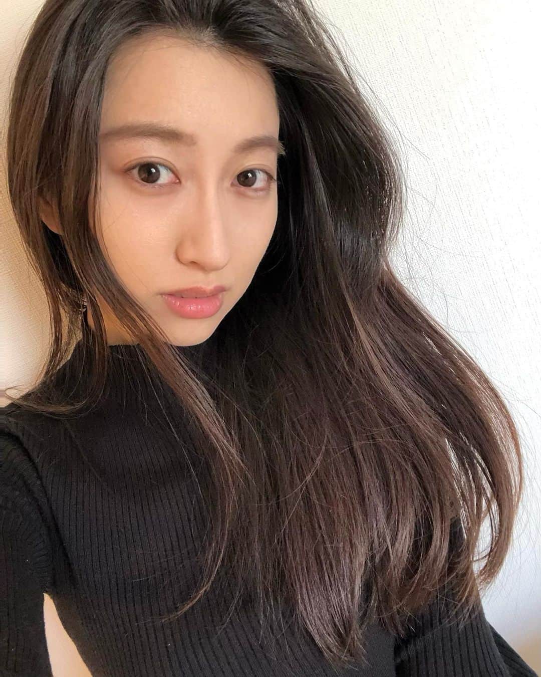戸高彩菜のインスタグラム：「インスタあげなさすぎてどうしよう🥶🤣👵天気悪い日が続きそうだけど前向きに☔️✨ #梅雨 #selfie」