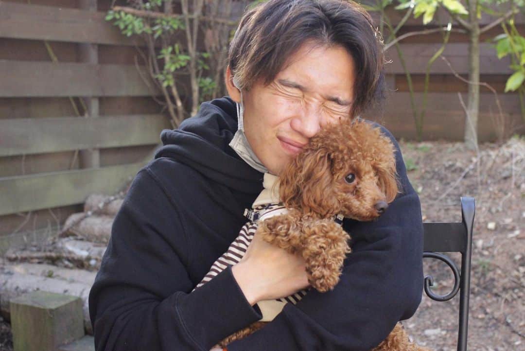 平尾壮さんのインスタグラム写真 - (平尾壮Instagram)「今日は愛犬の日らしいですね🐶 るるとここが居てくれるから毎日幸せやし頑張れます😆  てことで今日もリハビリ2部頑張ってきます！💪  #愛犬の日 #ザスパクサツ群馬」5月13日 8時43分 - hiraosou