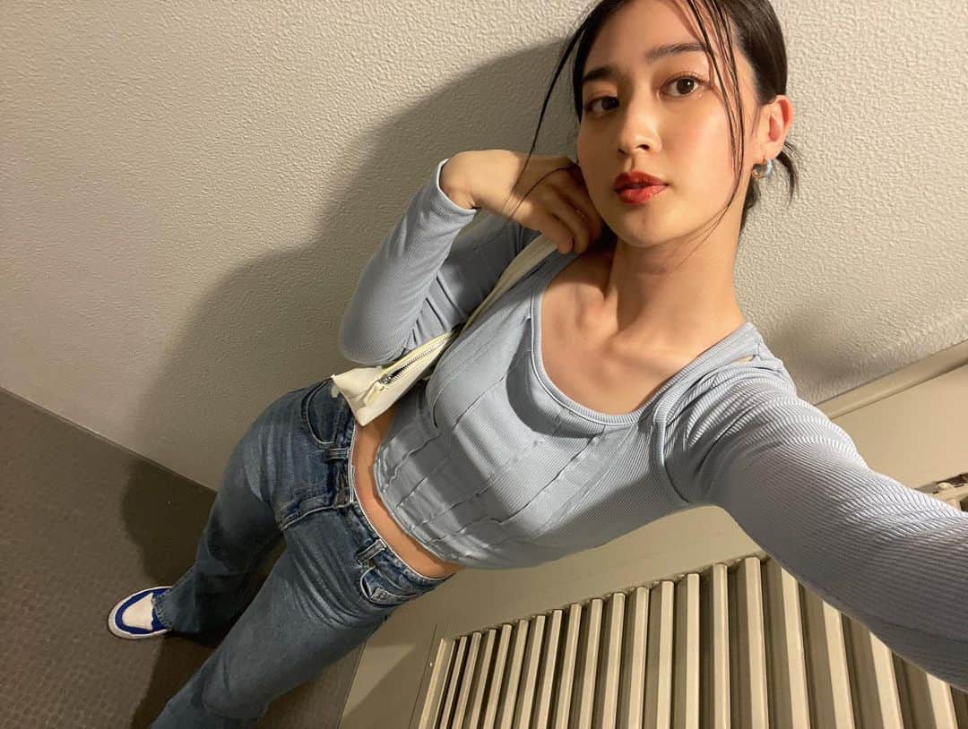 青野楓のインスタグラム：「#ブルーカエデ 🧢🦋🫐🥏📘  #kaede626style#hotping」