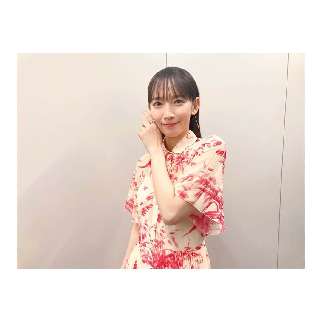 吉岡里帆さんのインスタグラム写真 - (吉岡里帆Instagram)「本日23時〜A-Studio＋出演。 親友達が出てくれました🌸 思い出いっぱいや！大好きや！  make: @sawakoyuri  styling: @chibakey   dress @redvalentino  shoes @gianvitorossi  earring @eney_jewelry  ring @duoctria  @hakenanime2022  #映画　#ハケンアニメ #5月20日公開」5月13日 21時35分 - riho_yoshioka