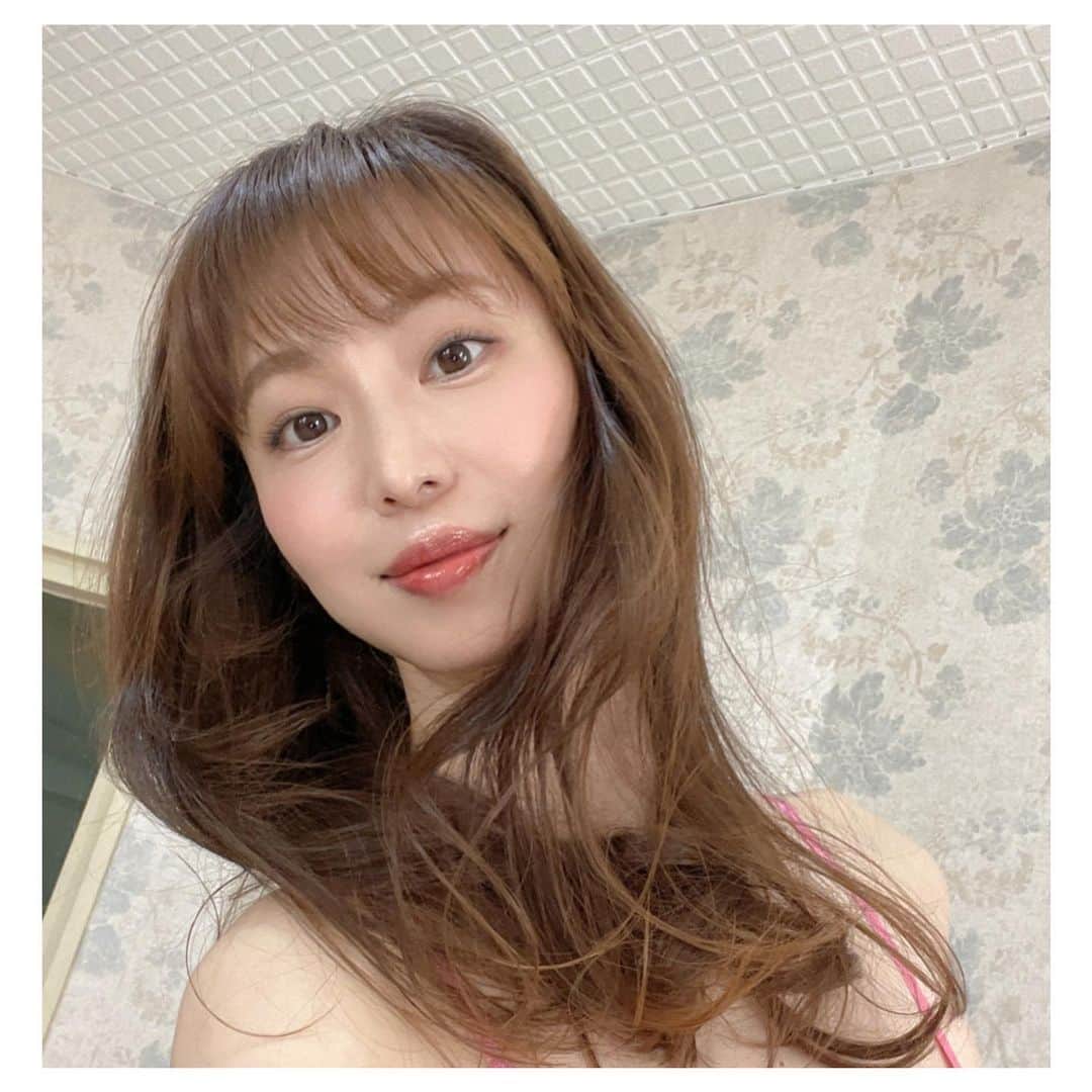 塩地美澄のインスタグラム：「「グラビアン魂」オフショット📸  ✅5/10発売『週刊SPA！』グラビア掲載  ✅最新Blu-ray&DVD「そっと愛して」  ✅最新デジタル写真集「女子アナ桃源郷」  ✅最新写真集『Nocturne』 #塩地美澄」