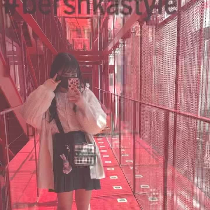 馬場彩華のインスタグラム：「🦩︎︎︎︎✌︎     #bershka #bershkastyle #04 #fyp」