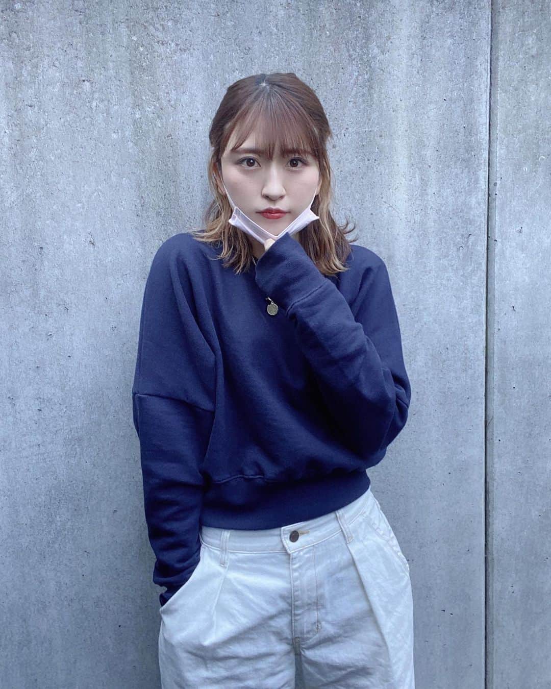 にこのインスタグラム：「梅雨には来ないで欲しいけど 地球のために必要なら譲るぜ 頑張れよ、地球 耐えろよ、ヲレの髪の毛」