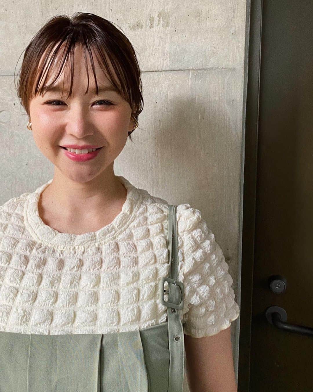 土田瑠美のインスタグラム：「前髪を上げても下ろしても素敵だった🤍  スタイリング剤　 @oway.jp_official  プレシャスワックス スカルプティングミスト  O-wayシリーズのスタイリング剤は全て 私のInstagramトップ画URL ↓Rula+fofo beauty products online store  https://fo-fo.jp/rula/  よりご購入頂く事が出来ます O-way商品をご購入の際のサロン専用コードは fofo×Rulaオンラインサイト内のトップ画 📩よりお問合せください。」