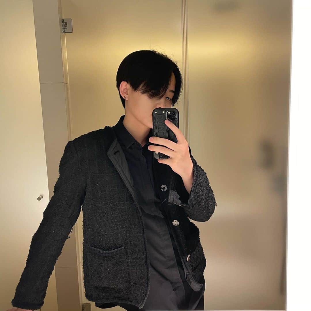 AYUMUのインスタグラム：「. 断髪しましたよ‪✌︎」