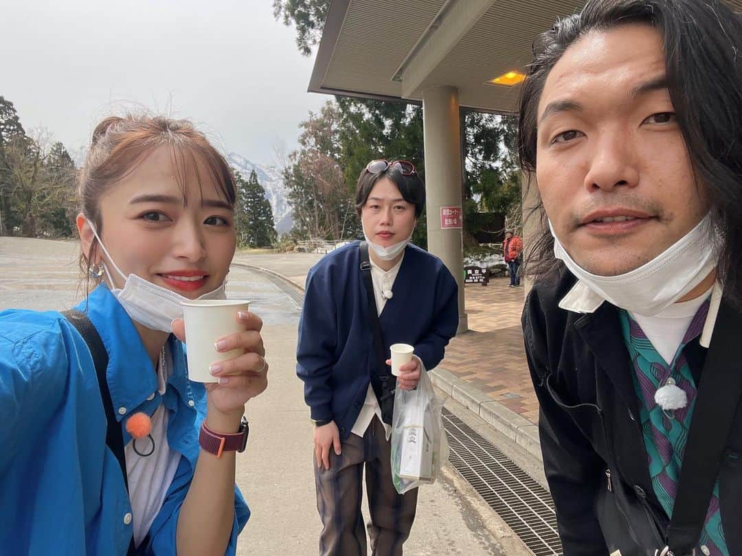 近藤千尋のインスタグラム：「見取り図さんと旅してきました😍🚅  番組のナレーションは ジャンポケ斉藤さん😂笑 (身内感で安心感)  バッタバタの日帰りロケでしたが 結果とても楽しかったです💕笑 時間ない！！！ やばいやばい！！！！って 何回言ったことか😂  テレビ東京　土曜スペシャル　 見取り図の今しか行けない 詰め込み日帰り旅　in富山！  明日18:30からです🌠♥️  本当に富山素敵な場所でした！最高！🥰  ウェア、バッグ @shinzone_official  アウター @stunninglure  アクセサリー @e.m.portrait」