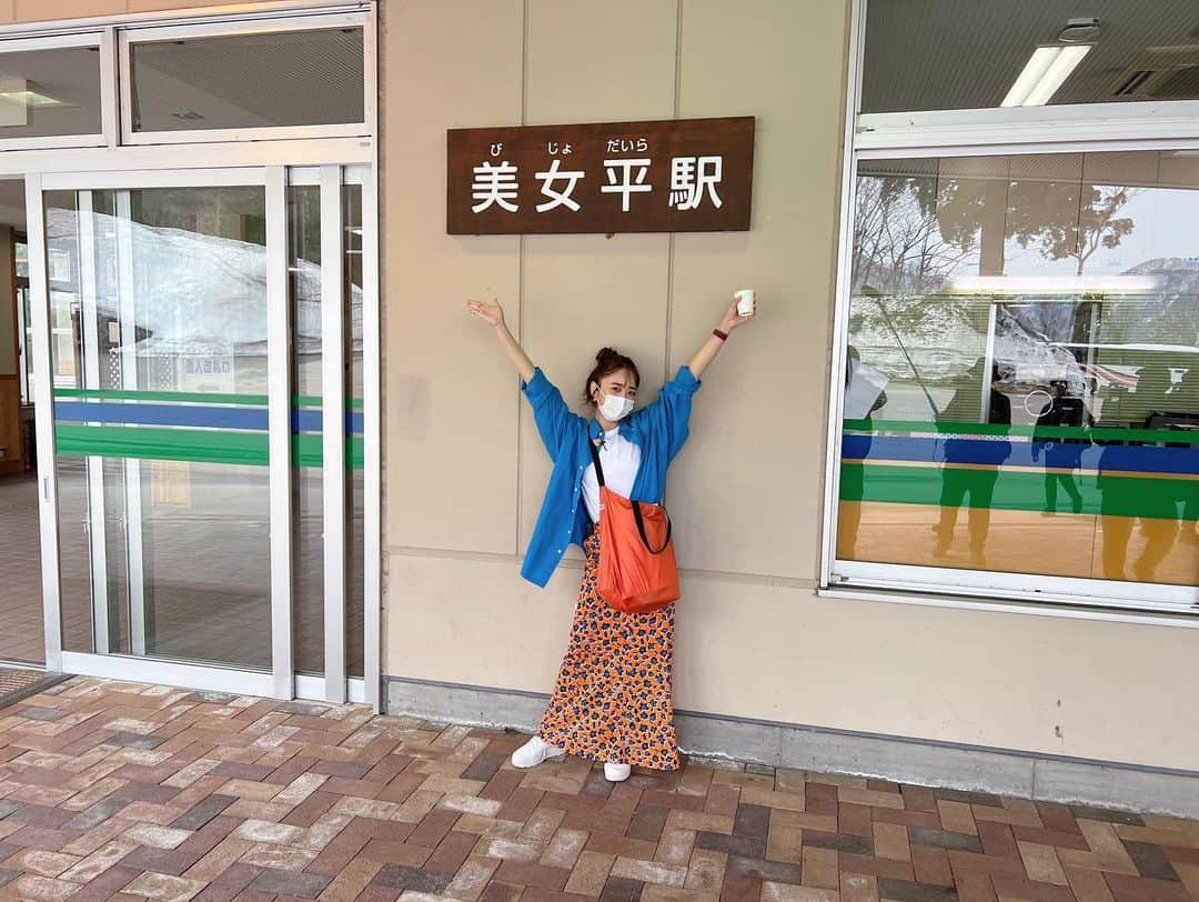 近藤千尋さんのインスタグラム写真 - (近藤千尋Instagram)「見取り図さんと旅してきました😍🚅  番組のナレーションは ジャンポケ斉藤さん😂笑 (身内感で安心感)  バッタバタの日帰りロケでしたが 結果とても楽しかったです💕笑 時間ない！！！ やばいやばい！！！！って 何回言ったことか😂  テレビ東京　土曜スペシャル　 見取り図の今しか行けない 詰め込み日帰り旅　in富山！  明日18:30からです🌠♥️  本当に富山素敵な場所でした！最高！🥰  ウェア、バッグ @shinzone_official  アウター @stunninglure  アクセサリー @e.m.portrait」5月13日 19時00分 - chipichan.1215