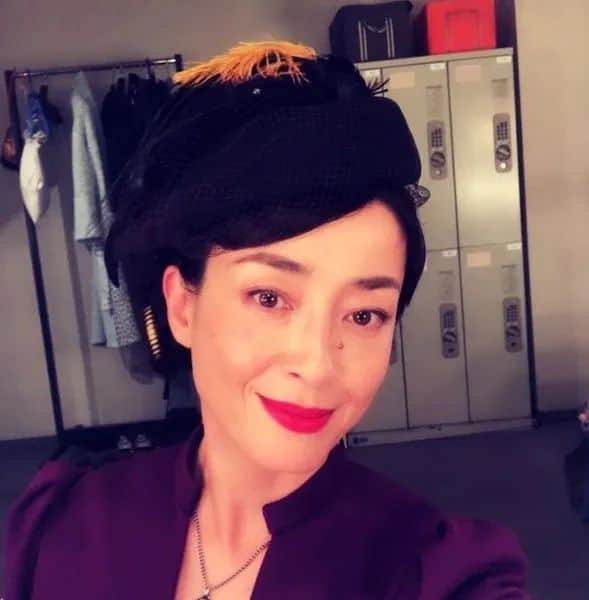 宮沢りえのインスタグラム：「クローゼットの前で写真を撮る」