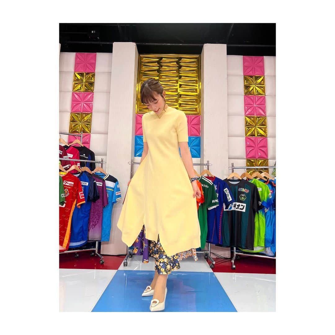 のインスタグラム：「* #三谷の衣装 ❤︎ 黄色いニットワンピに！ 形が変わっていて可愛い！ その下に柄スカートを合わせてくれる スタイリストさんのセンスも最高!🥺🫶🏻 このセット、本当にお気に入りすぎて 購入したいレベルでした🐥💓 * #ootd#ootn#outfit#衣装#お洋服#洋服#ワンピース#onepiece#ランバンオンブルー#イエローコーデ#イエロー#yellow#レイヤードコーデ#テレビ朝日#アナウンサー#三谷紬」