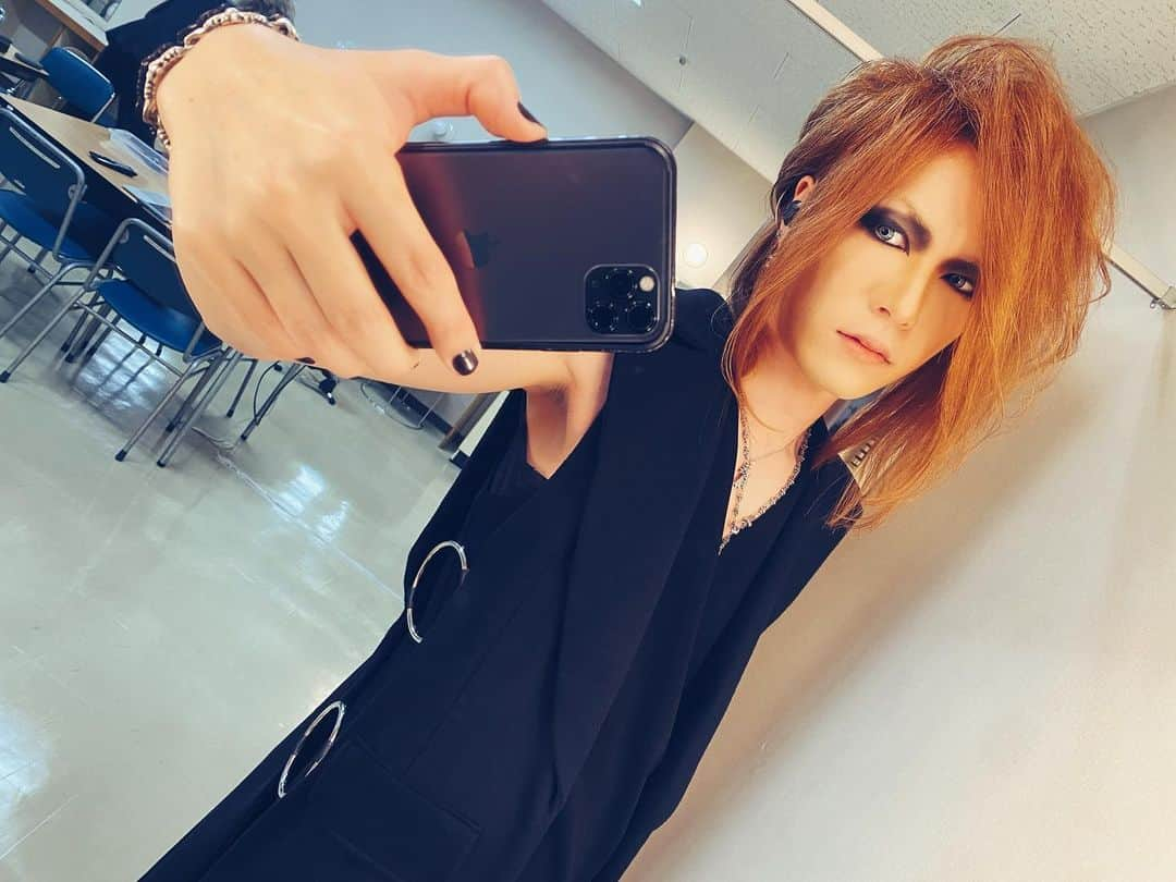 麗さんのインスタグラム写真 - (麗Instagram)「Before（ライブ直前）  #theGazettE #MASS #DECEM」5月14日 0時15分 - uruha_thegazette__