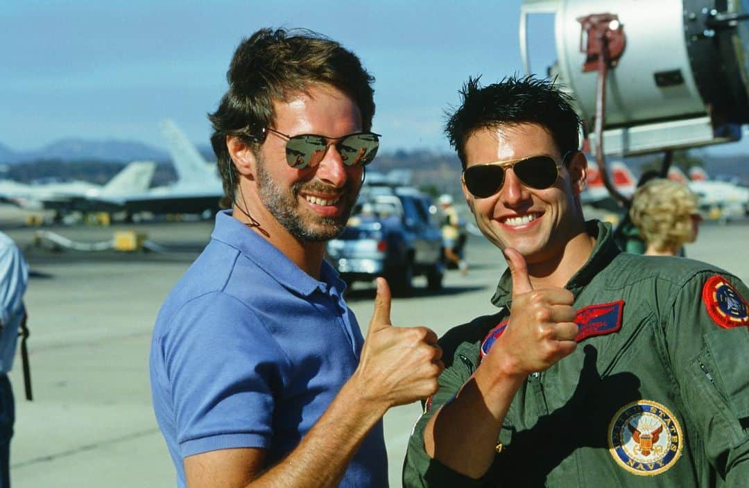 のインスタグラム：「I couldn’t ask for a better wingman than @jerrybruckheimer. #TopGunDay」