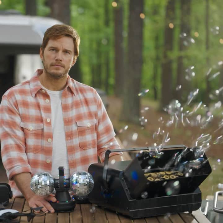 クリス・プラットのインスタグラム：「So excited to be partnering with @jackeryusa, purveyors of emission-free, solar generators for camping buffs, such as myself. Jackery Solar Generator 2000 Pro is their fastest ⚡ charging ⚡ solar ⚡ generator ⚡ yet! It lets me do all this and more, miles from civilization using nothing but the sun. ☀️ Check it out at Jackery.com」