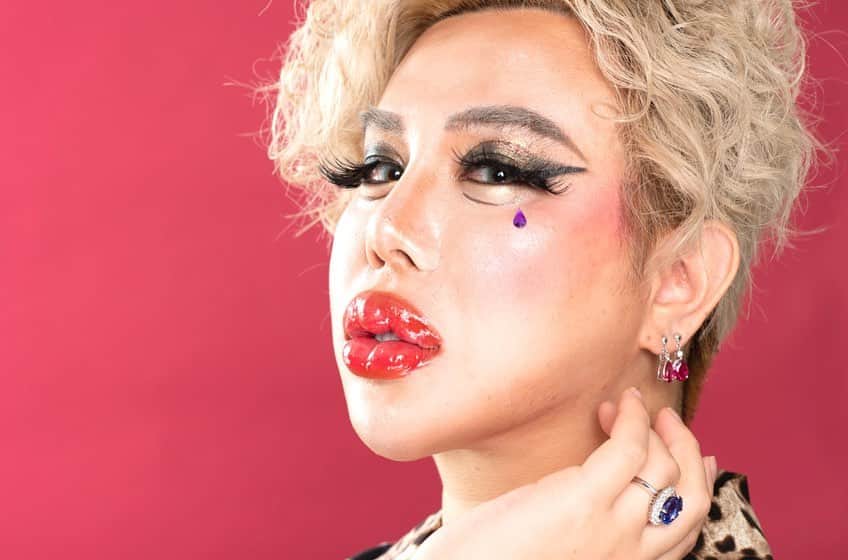 アレンのインスタグラム：「【⭐️✨文春オンライン 取材✨⭐️】  文春オンラインさんより、 ヮタクシ🌹✨の取材記事が公開されてぉります…💖✨💖✨💖  スチールもとっても、ビュゥッリィー💎✨に撮って頂きました…💖✨🌹  是非、ご覧になりなさｨｯネ…💋✨💎  ⏩ 「ある日いきなり少年院へ、顔がかわいいから狙われまくって…」1億円超の整形男子・アレンが明かす「不良時代」そこから更生できたワケ  https://bunshun.jp/articles/-/53804」