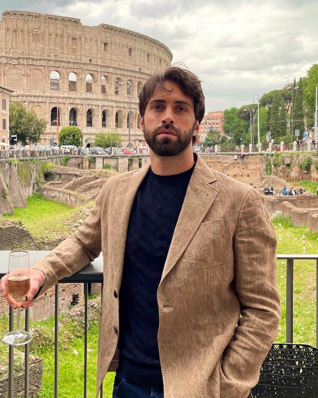 ニコロズ・バシラシビリのインスタグラム：「Arrivederci Roma ✊  Next Geneva 🎾」