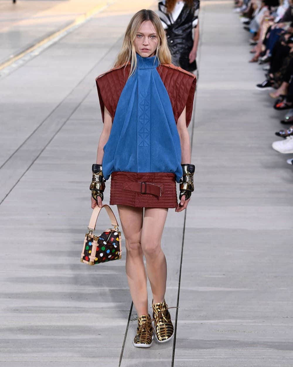 サーシャ・ピヴォヴァロヴァのインスタグラム：「Felt like a GODDESS  at @louisvuitton #lvcruise in #San Diego .Thank you @nicolasghesquiere #marieameliesauve @patmcgrathreal @duffy_duffy @ashleybrokaw and all the team ❤️❤️❤️❤️❤️❤️」