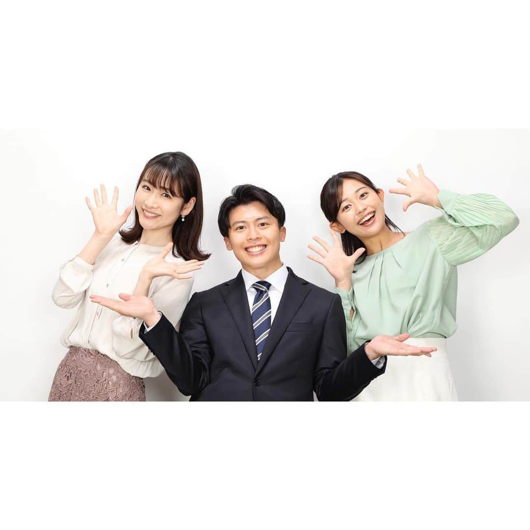 フジテレビアナウンサーのインスタグラム：「. はじめまして！フジテレビ新人アナウンサーの勝野健、 岸本理沙、松﨑涼佳です。  5月9日(月)から「新人アナウンサー研修」が始まりました！5月27日(金)までボイストレーニング、ニュース原稿読み、インタビュー講座、中継リポート実習などについて学び、系列局の同期と共に切磋琢磨しながら頑張ります💪🏻  一人前のアナウンサーとしてカメラの前に立てる日を目指し奮闘する様子をこのInstagramにて大公開🔥  #フジアナ研修中 をお見逃しなく👀  写真一枚目左から 岸本理沙(きしもと りさ) 悔いのないよう、全身全霊で研修に臨みます！  勝野健(かつの けん) ドキドキの1ヶ月ですが、全力で頑張ります！  松﨑涼佳(まつざき すずか) 泣いて笑って成長できるように気合いを入れて取り組みます！  #フジテレビ #新人アナウンサー #勝野健 #岸本理沙 #松﨑涼佳」