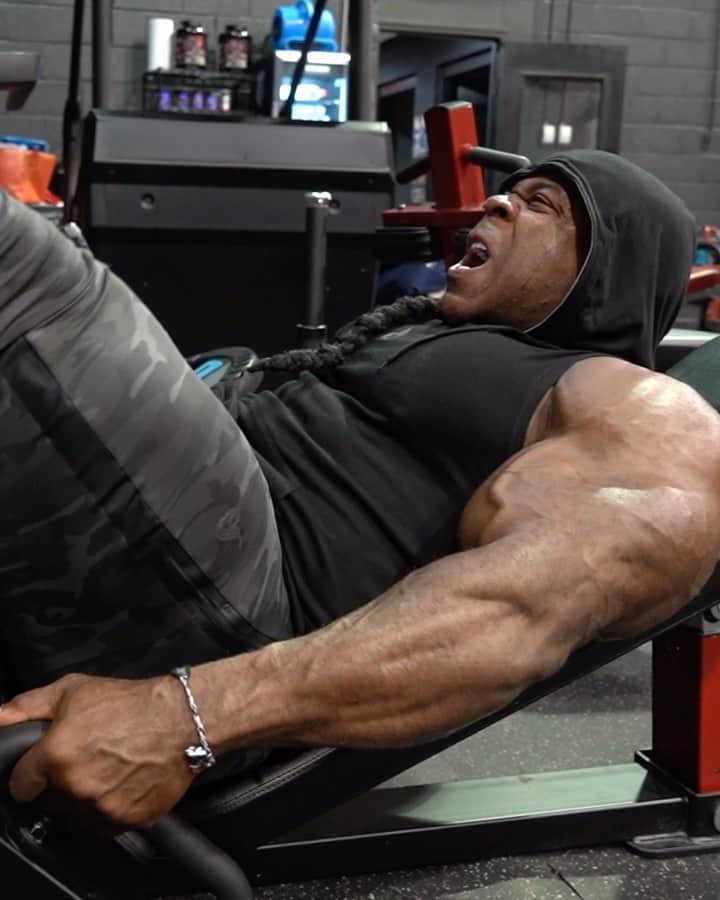 カイ・グリーンのインスタグラム：「Take your training to the next level with the @ryderwear x Kai Greene Signature Series D-Mak. The D-Mak is the ultimate hardcore lifting shoe constructed with the most demanding and premium materials, the D-Mak flat rubber sole, comfort cushioning, and padded support make for next level performance.  With a high top design, these lifting shoes offer essential support on leg day, while allowing you to get closer to the ground for maximum power and drive in your lifts.  Whether your at the gym giving everything you got or living life life on your terms, #Ryderwear makes the impossible possible!  💲Save Extra 10% Off ➡️Use Code: KAI10 🔗Link In Bio (OR) www.ryderwear.com/kai」