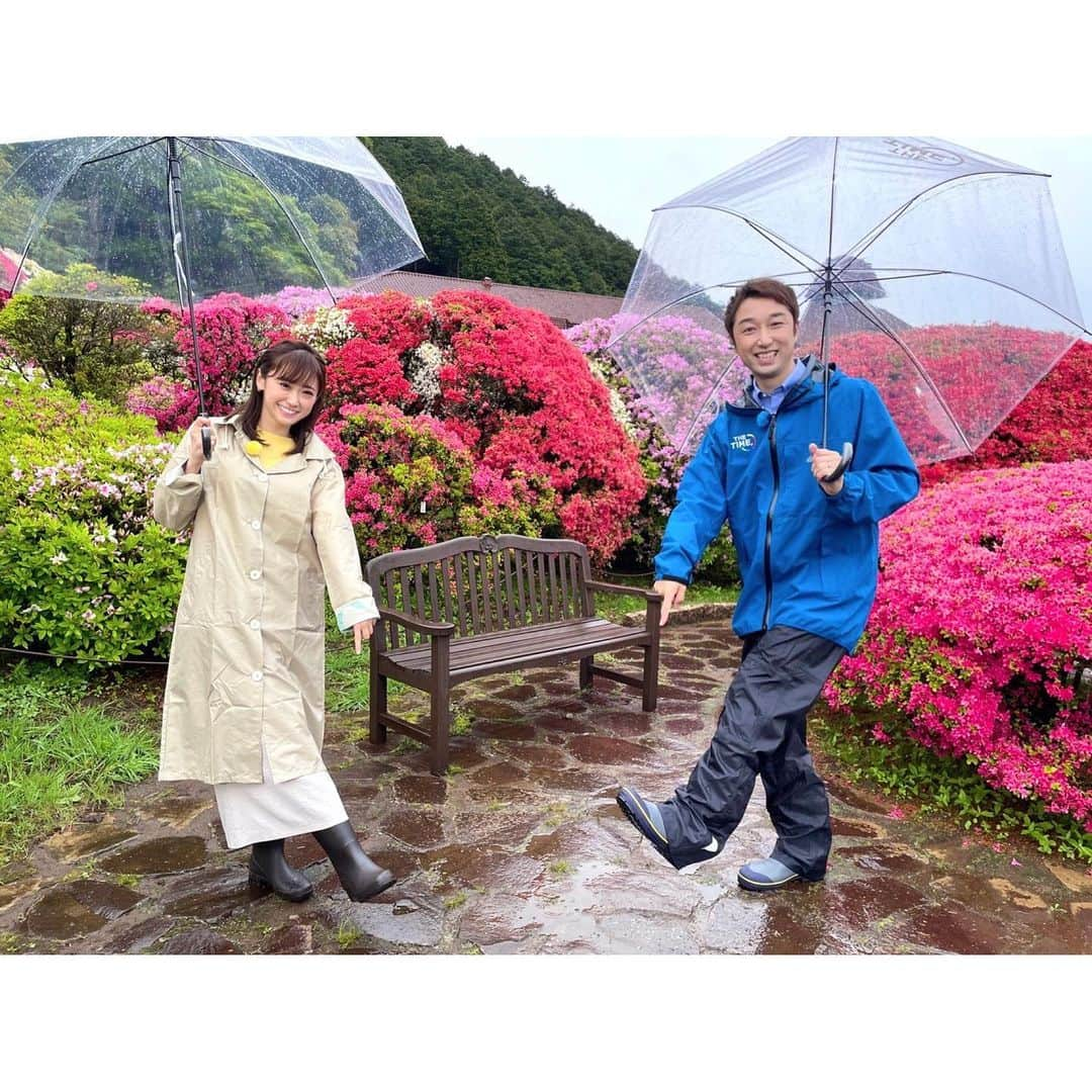 嶺百花さんのインスタグラム写真 - (嶺百花Instagram)「今週もありがとうございました😊昨日は神奈川県箱根町の小田急山のホテルからお届けしました。  約3000本のツツジが見頃を迎え、晴れると富士山も望む事が出来ます！ホテルの屋根、スロープ、ツツジと全てが赤で統一された園内からは、語らずともわかる山のホテルさんのこだわりが感じられ素敵でした✨  5月12日（木） tops #strawberryfields #ストロベリーフィールズ skirt #フェルテ pierce #アネモネアクセ  5月13日（金） tops #ノスタルジア #nostalgiajp skirt #vis_jp」5月14日 9時49分 - mine_momoka