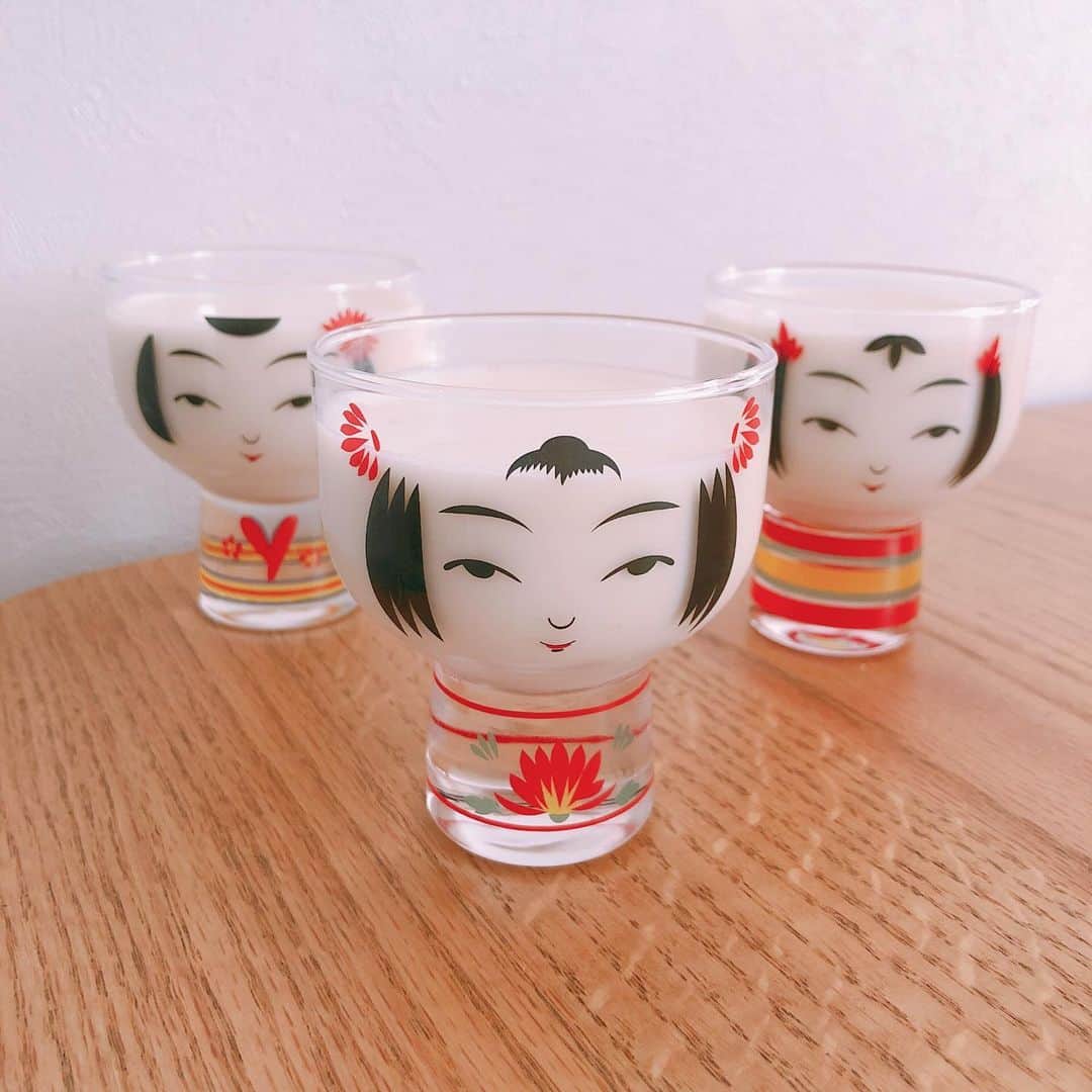 のインスタグラム：「こけしグラスで娘とミルクプリン作り🥛☺️  美味しくてかわいい💕」