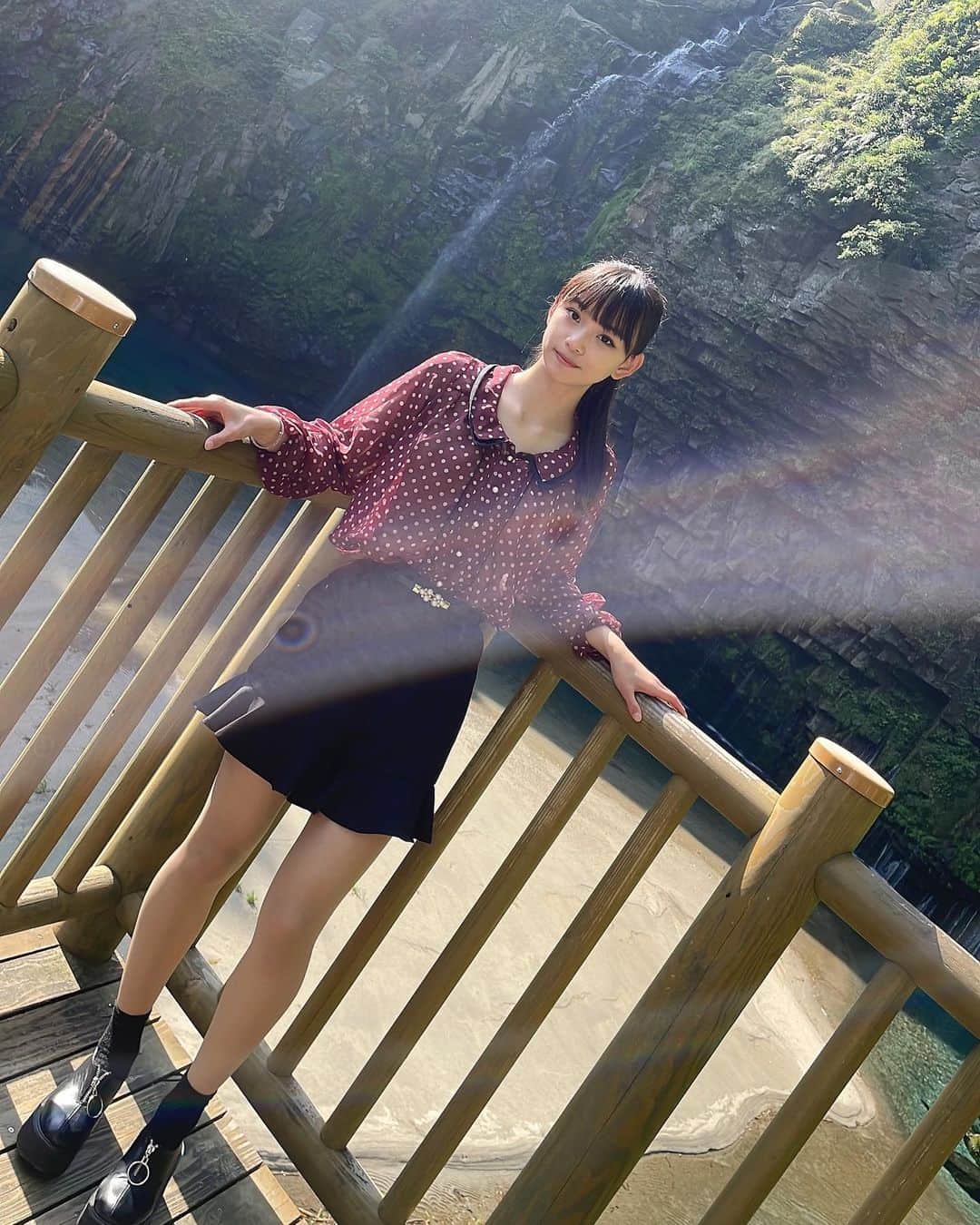 松本麗世さんのインスタグラム写真 - (松本麗世Instagram)「♡ ♡ 大河ドラマ「西郷どん」の オープニングで流れた雄川の滝！ バワースポット✨✨✨ この場で偶然声をかけて頂いて ニコプチモデルになるきっかけに⸝⸝⸝⸝⸝⸝♡ ♡ ♡ ♡ 久しぶりに行ってみました！ やっぱり最高です꒰ঌ(⃔ ⌯' '⌯)⃕໒꒱ ♡ ♡ #松本麗世 #matsumotoreiyo #ファッション #モデル #癒し #パワースポット #おがわの滝 #雄川の滝 #鹿児島 #大隅半島 #滝 #ポニーテール #」5月14日 12時08分 - reiyo.matsumoto